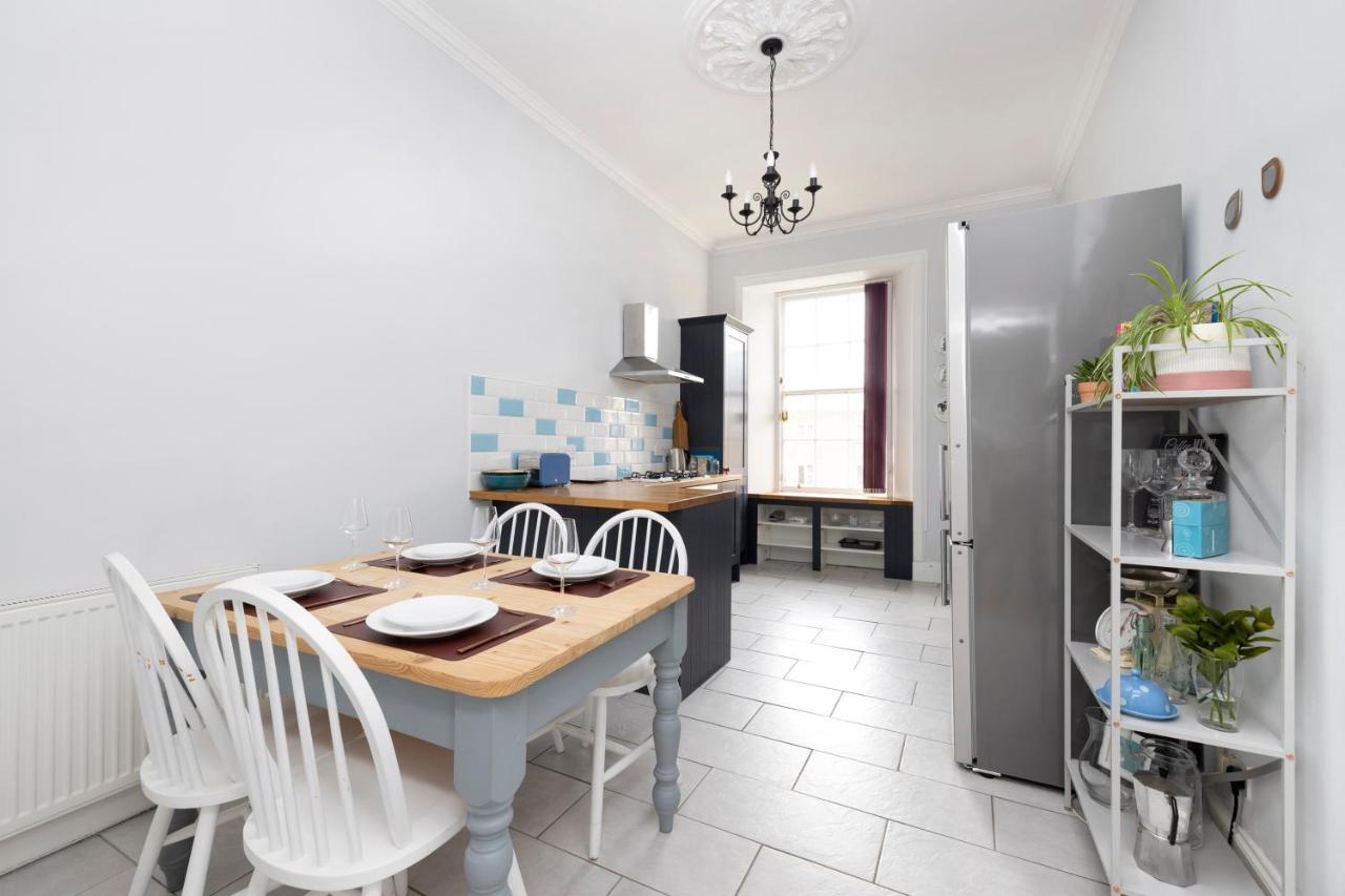 Altido Glamorous 2-Bed Flat Near Edinburgh Castle Exterior foto