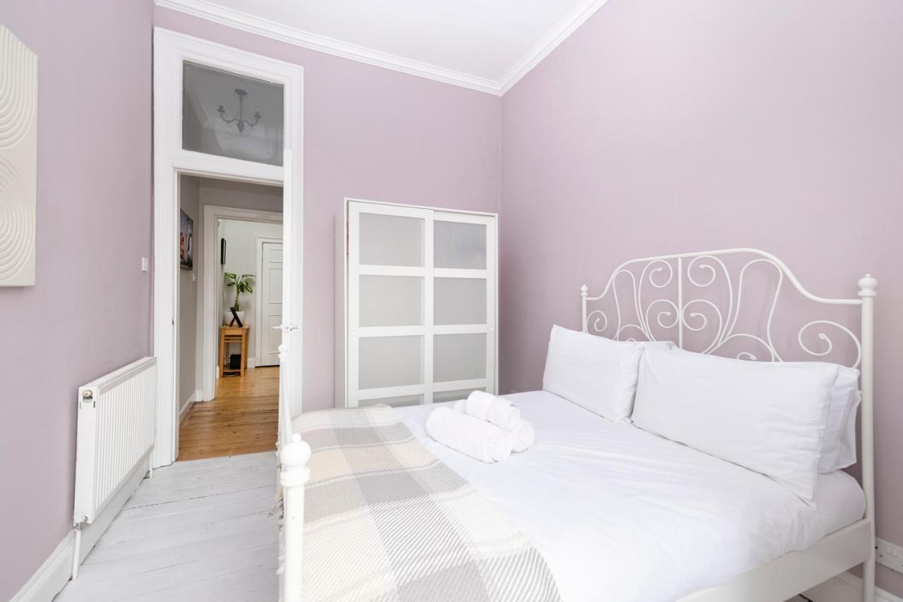 Altido Glamorous 2-Bed Flat Near Edinburgh Castle Exterior foto