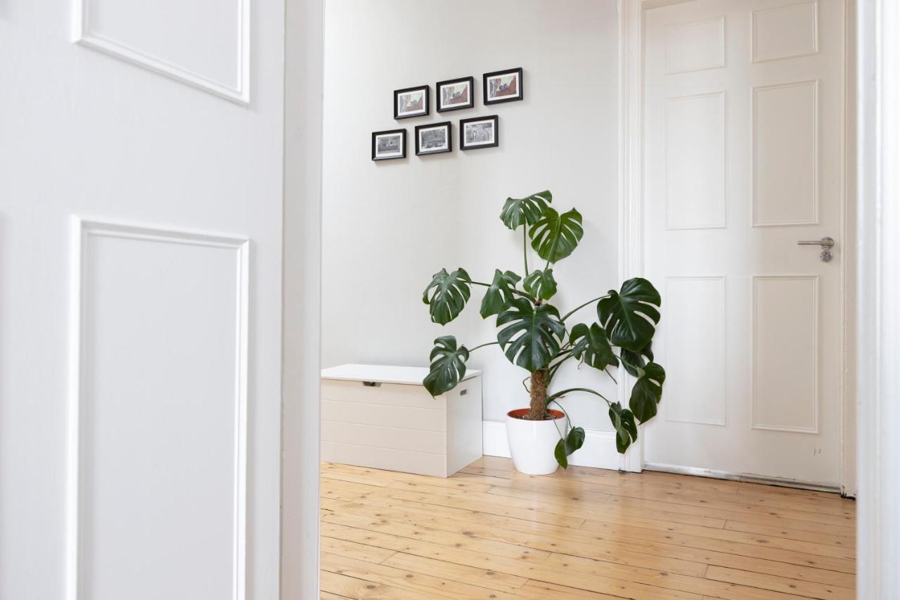 Altido Glamorous 2-Bed Flat Near Edinburgh Castle Exterior foto